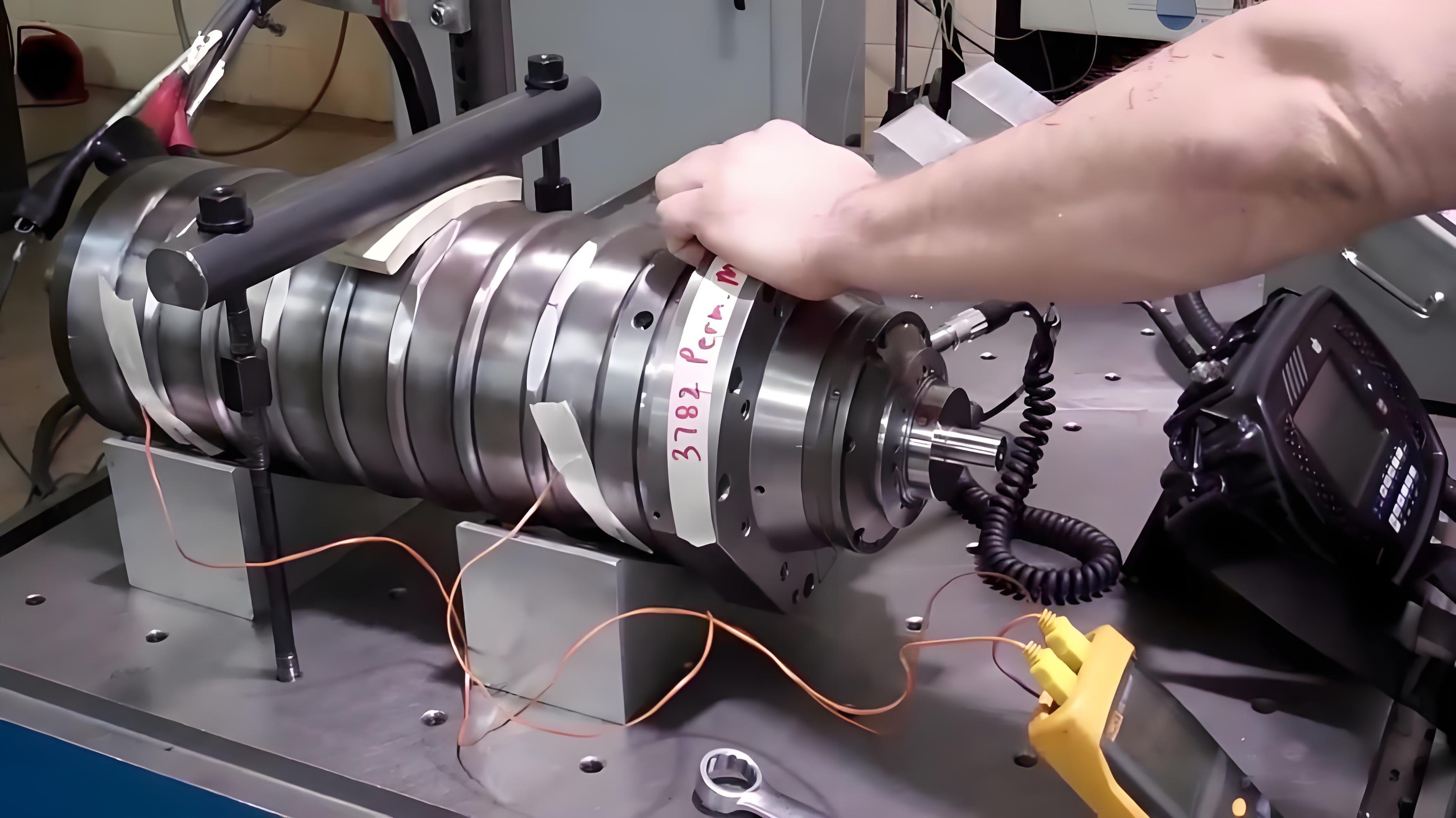 在大隈機(jī)床主軸維修現(xiàn)場，忙碌有序